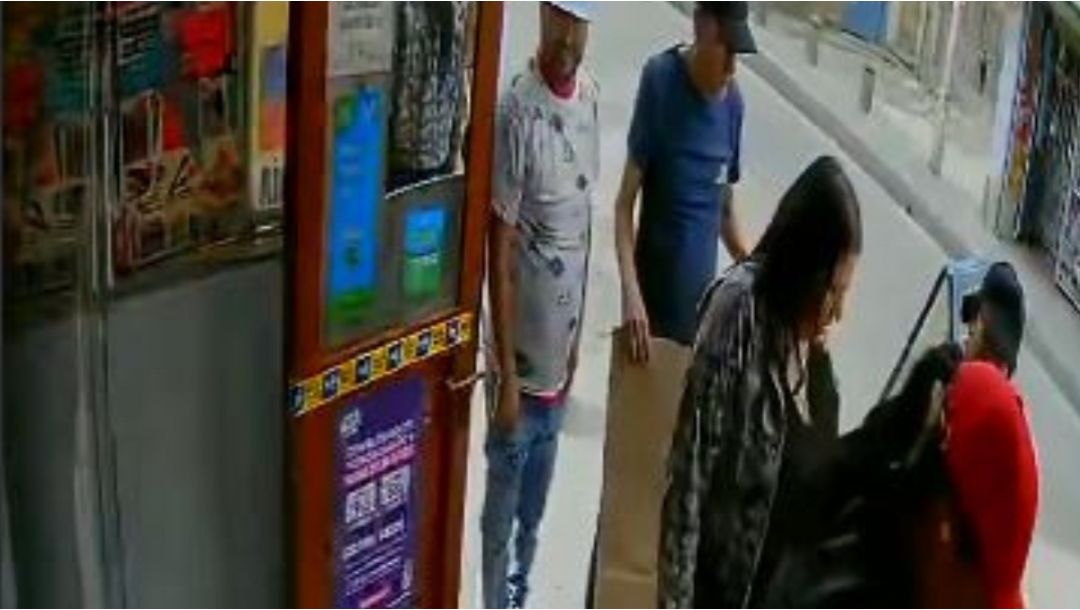 Imagen de Nueva modalidad de robo en Bogotá: engañan a empleada para vaciar negocio
