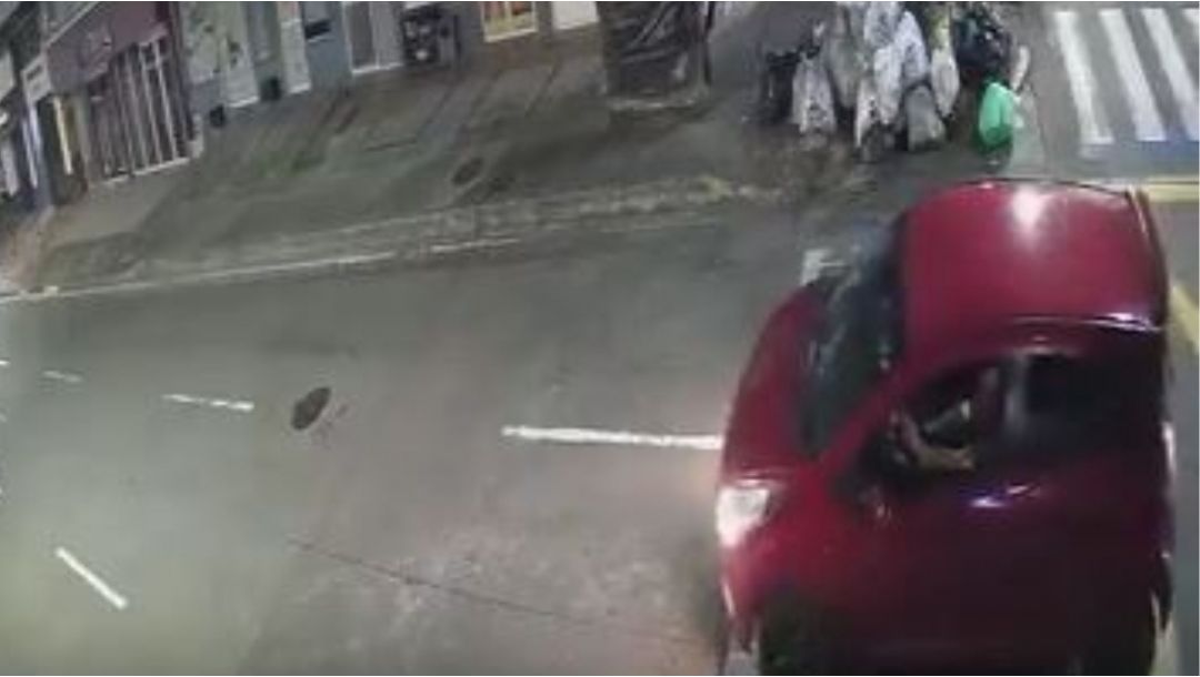 Imagen de Conductor arrolla a joven en patines y huye tras el accidente en Pereira